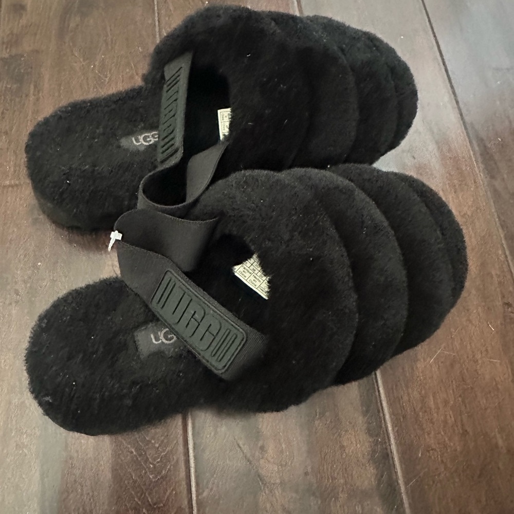 UGG womens Black Fuzzy Slippers size 7